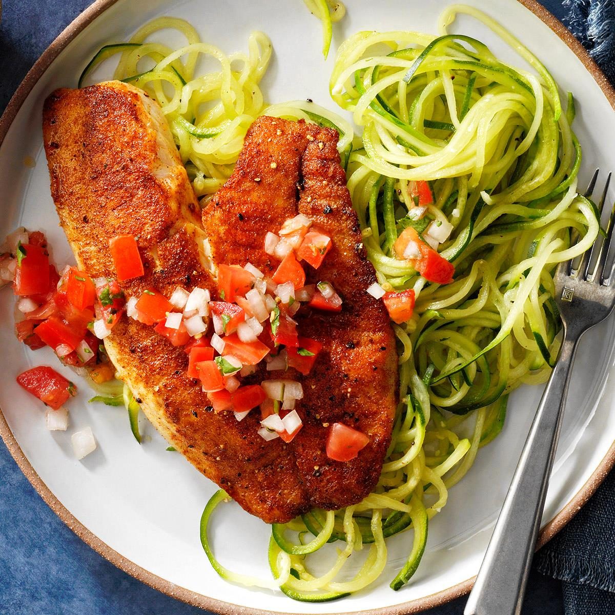 Blackened Tilapia With Zucchini Noodles Exps Toham23 200349 P2 Md 11 04 7b